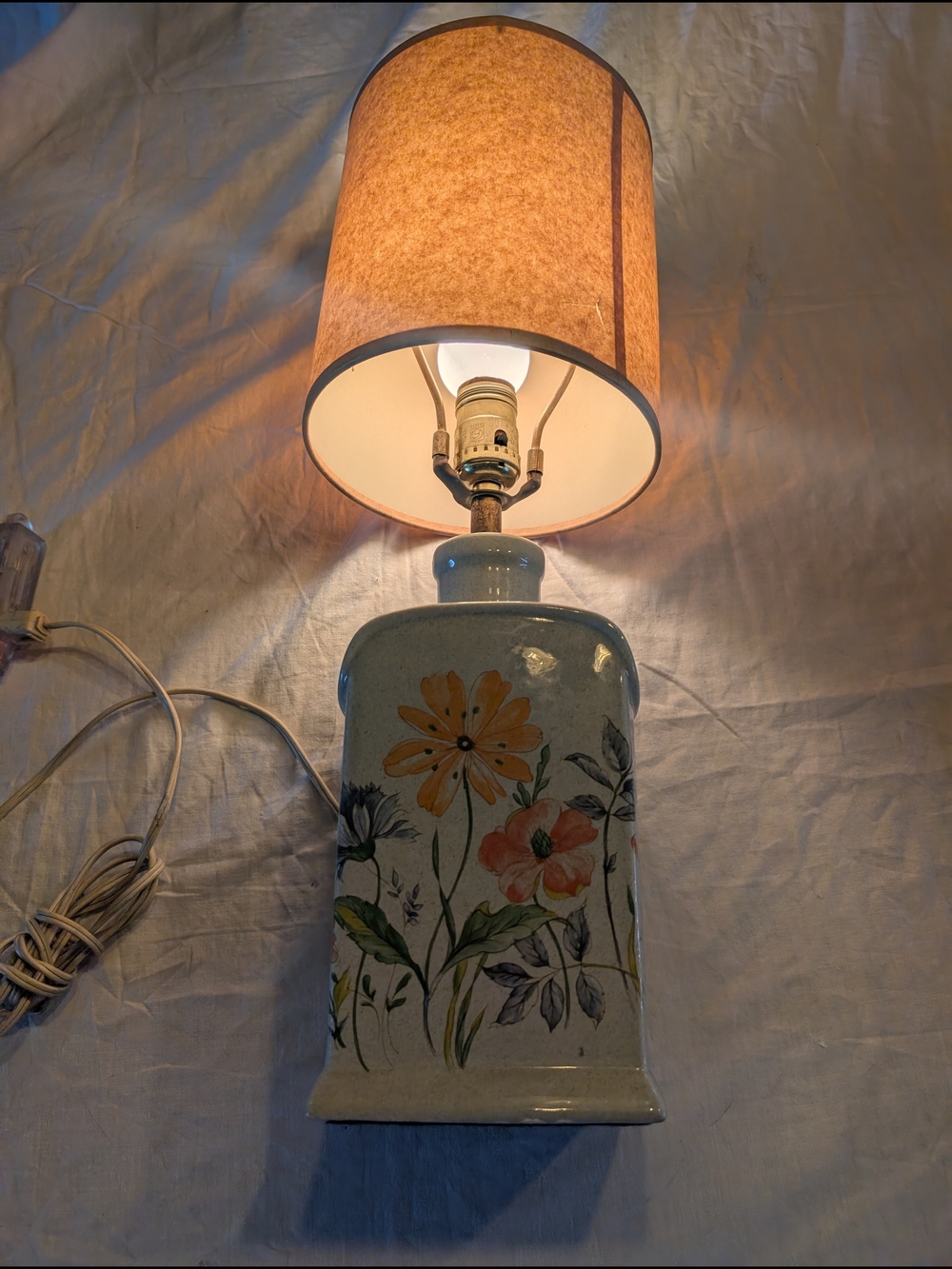 2/60$ Vintage Floral Ceramic Table Lamp in Cream and Orange
